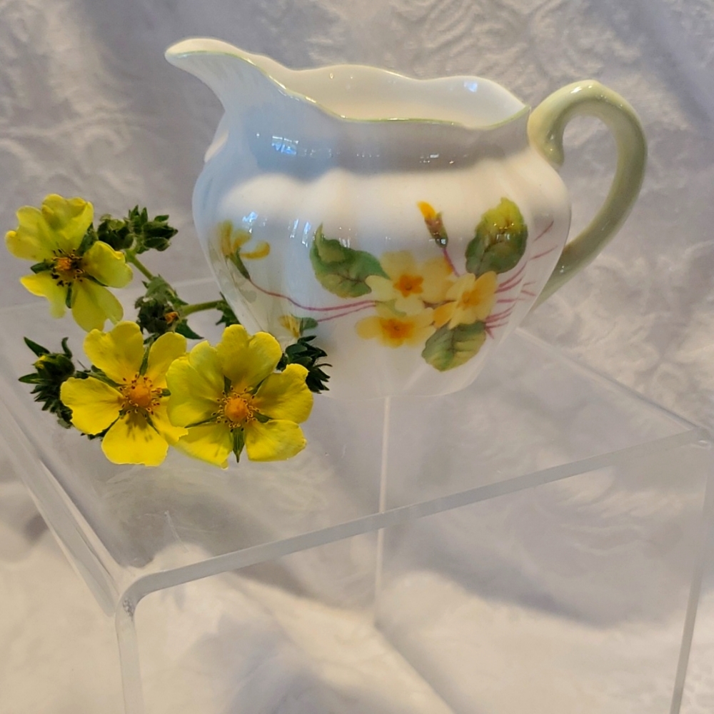 VINTAGE Shelley #13430 PRIMROSE creamer EUC England